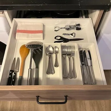 Ks Near Station Gare Du Nord And Gare De L Est Paříž