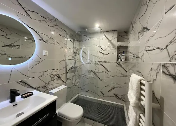 Ks Near Station Gare Du Nord And Gare De L Est * 파리